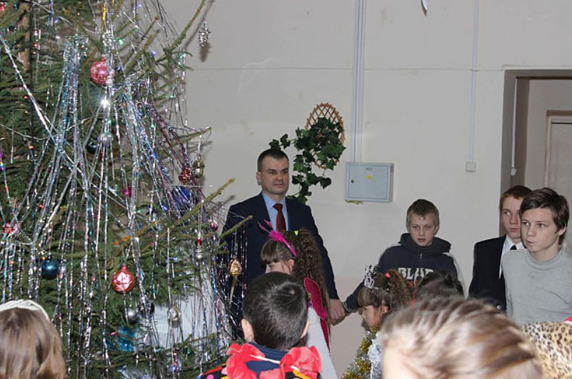 Минюст передал Березковскому детскому саду-школе мультимедийный экран