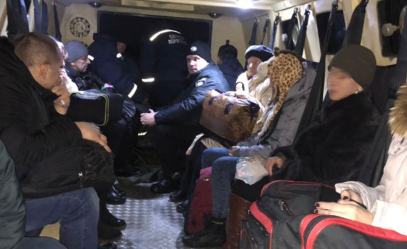 В Украине 12 автобусов с пассажирами застряли в снежном плену