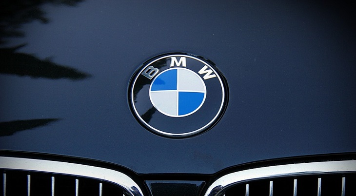 В 2023 году выйдет новый 700-сильный суперкар от BMW