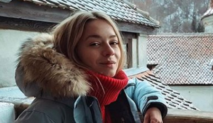Девушка Отметила Новый Год Девушка Отметила Новый Год