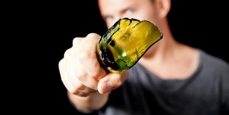 В Гродно сельчанин ударом бутылки сломал нос студенту из Индии