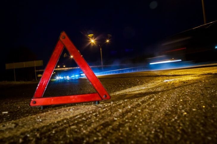 19-летний поляк поехал кататься пьяным в новогоднюю ночь. Родственник прыгнул на капот, чтобы остановить его 19-летний поляк поехал кататься пьяным в новогоднюю ночь. Родственник прыгнул на капот, чтобы остановить его