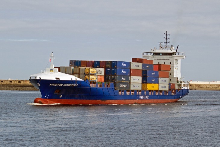 Почти 270 контейнеров упали в Северное море