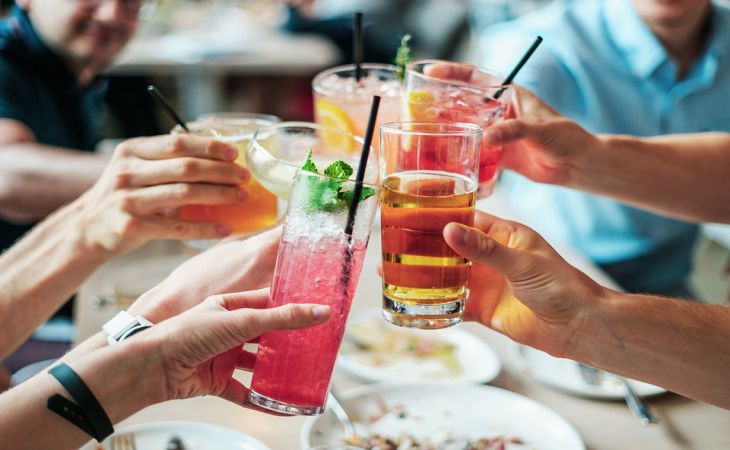 Готовим алкогольные коктейли дома: пошаговые рецепты 