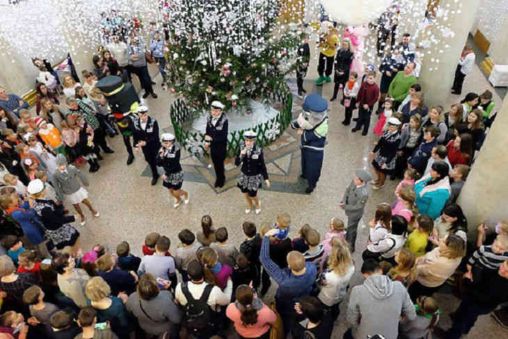 Около 600 детей побывали на профсоюзной елке в Минске