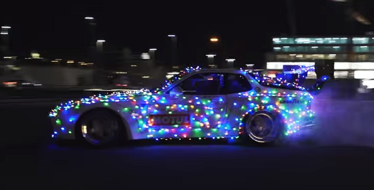 Этот Porsche 944 похож на рождественскую ёлку Этот Porsche 944 похож на рождественскую ёлку