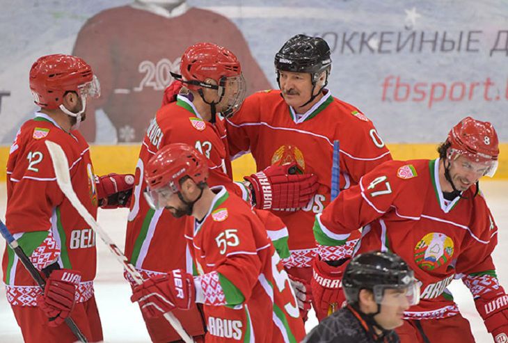 Хоккейная команда Президента вышла в финал Рождественского турнира