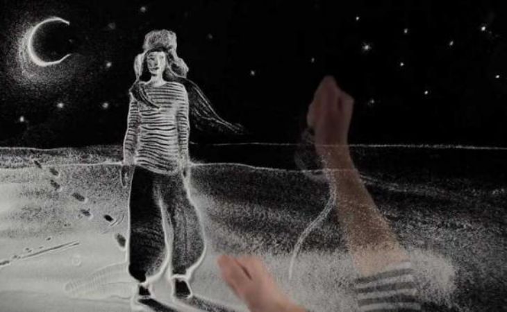 Красота: художница нарисовала рождественскую открытку снегом Красота: художница нарисовала рождественскую открытку снегом (видео)