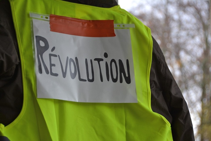 Во Франции более тысячи человек осуждены за беспорядки на акциях желтых жилетов