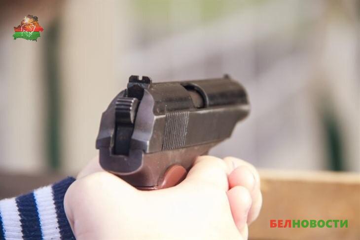 13-летняя девочка случайно выстрелила себе в лицо, делая селфи 13-летняя девочка случайно выстрелила себе в лицо, делая селфи