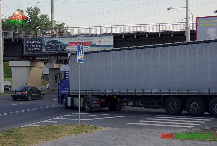 Отрицательное сальдо внешней торговли превысило 4,1млрд. долларов Отрицательное сальдо внешней торговли превысило 4,1млрд. долларов