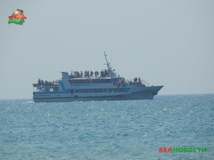 Тысячи пассажиров застряли на круизном лайнере из-за опасной инфекции