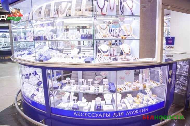 Мужчина украл ювелирные изделия и растерял их на бегу Мужчина украл ювелирные изделия и растерял их на бегу