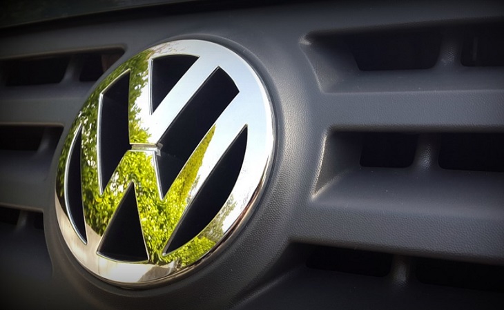 Volkswagen анонсировал премьеру нового Passat