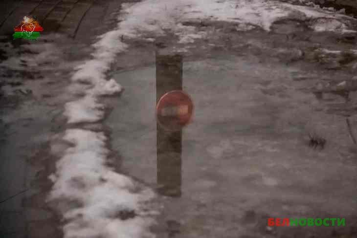 В Минске на обработку дворов уходит до 50 тонн песчано-соляной смеси в сутки