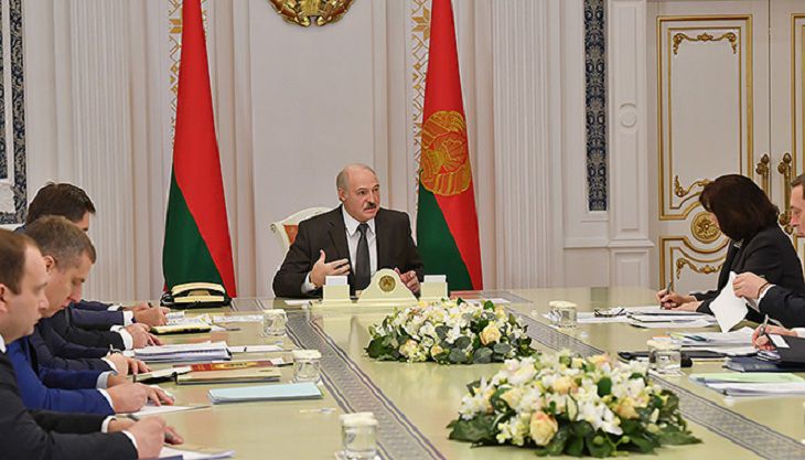 Лукашенко: Беларусь «будут пробовать на зуб»