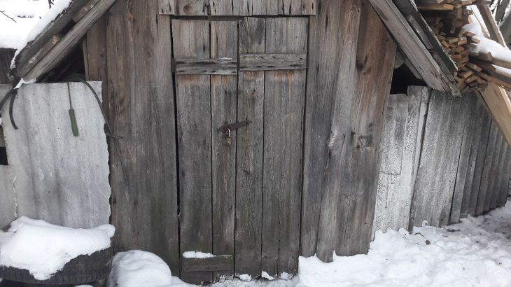 В подвале тракториста нашли 300 л похищенного дизтоплива