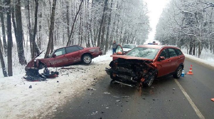 Под Минском «Лада» врезалась в Jaguar 