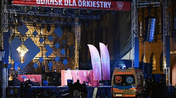 На концерте ножом ударили мэра Гданьска 