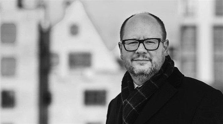 Мэр Гданьска умер после ножевого ранения на концерте