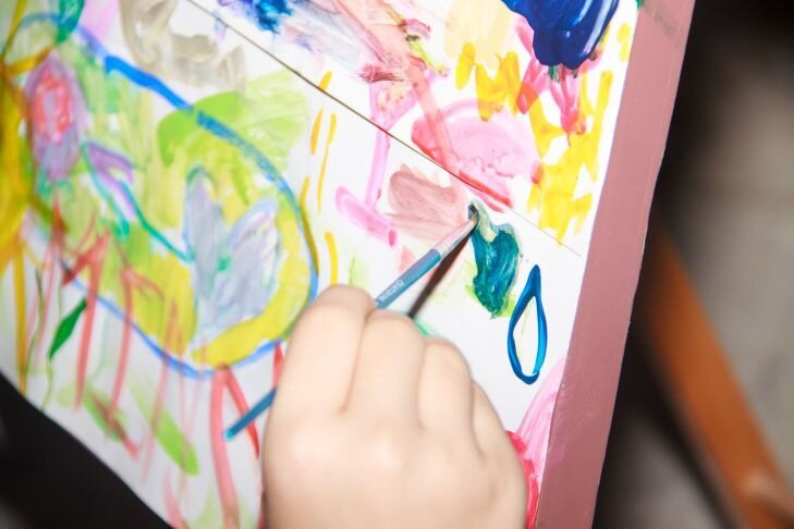 5 супер-идей, как отучить ребенка рисовать на стенах