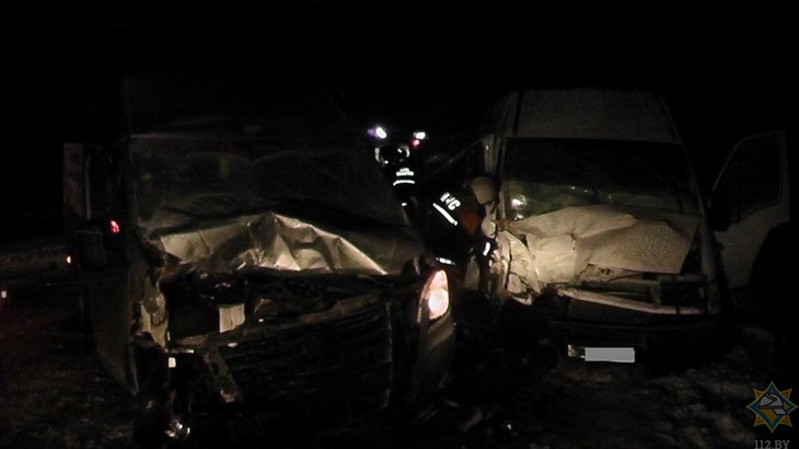 ДТП под Лидой: женщину зажало в микроавтобусе