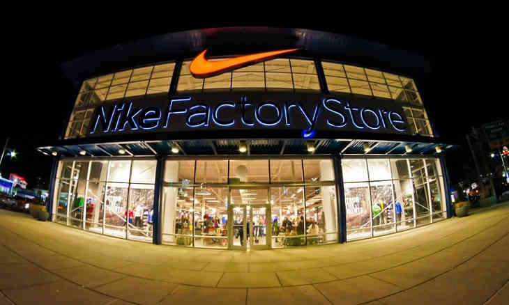 Компания Nike представила самозавязывающиеся кроссовки Компания Nike представила самозавязывающиеся кроссовки