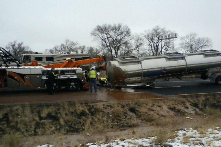 Река шоколада затопила дорогу в Аризоне Река шоколада затопила дорогу в Аризоне
