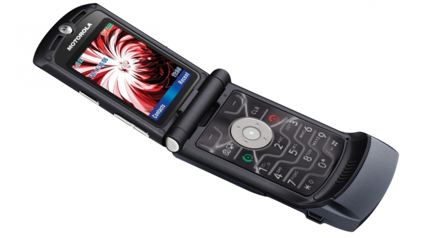 “Раскладушка” Motorola RAZR вернется, но с гибким дисплеем
