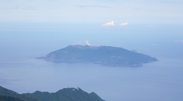 Извержение вулкана произошло на острове Кутиноэрабу в Японии