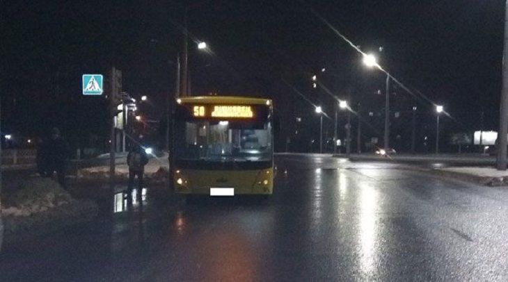Поехал на красный: в Гродно автобус сбил женщину