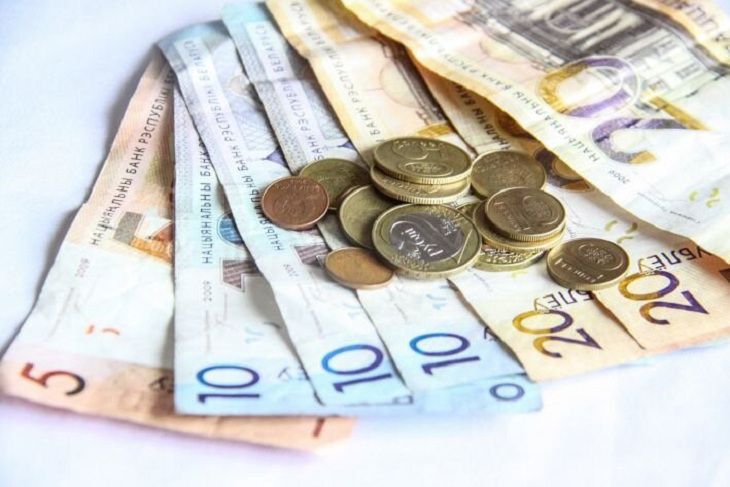 Доллар и евро подешевели на торгах 18 января 