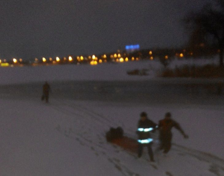 Спешил домой и провалился: на Чижовском водохранилище тонул мужчина