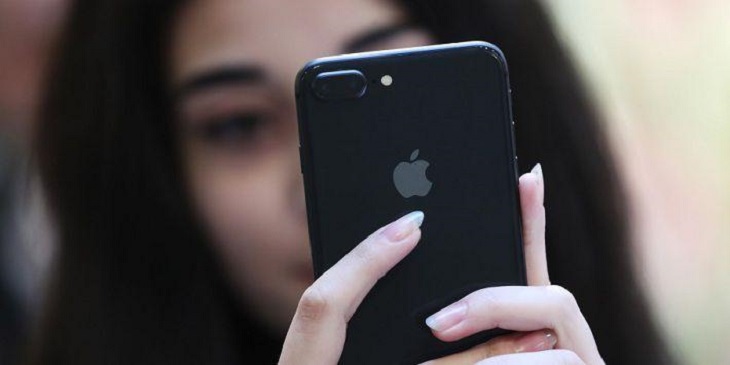 Apple вернула в продажу смартфон iPhone SE