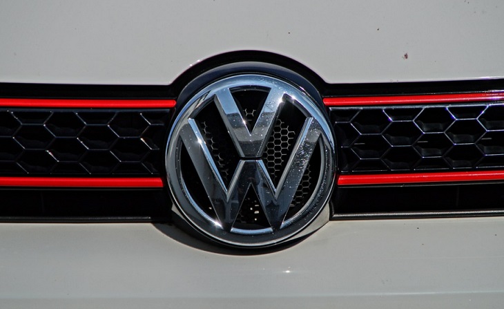Новый Volkswagen Golf был замечен без камуфляжа в Германии