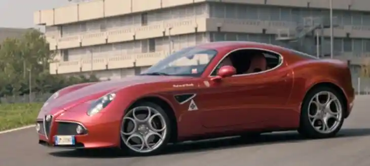 Редкий Alfa Romeo 8C Competizione продадут на торгах