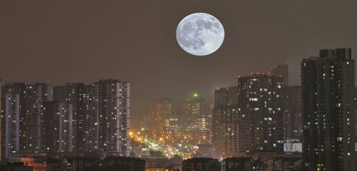 В сети появились завораживающие снимки кровавой Луны во время затмения: как это было