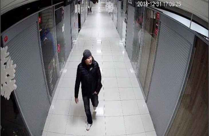 В Минске мужчина в магазине похитил пальто, надев под свою куртку В Минске мужчина в магазине похитил пальто, надев под свою куртку