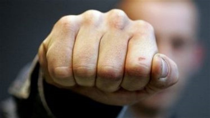 Спичек не оказалось: в Молодечно мужчина избил женщину     