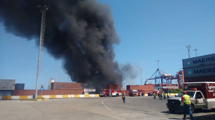 В крупнейшем порту Венесуэлы прогремел взрыв