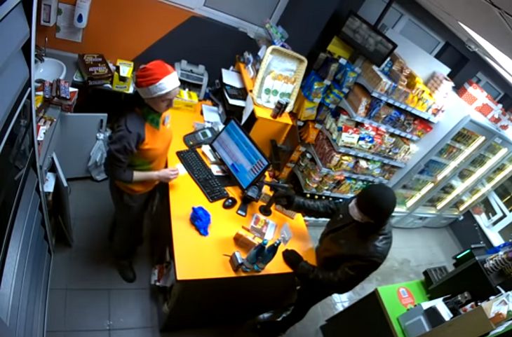 Разбойное нападение на АЗС в Минске. Ведется розыск