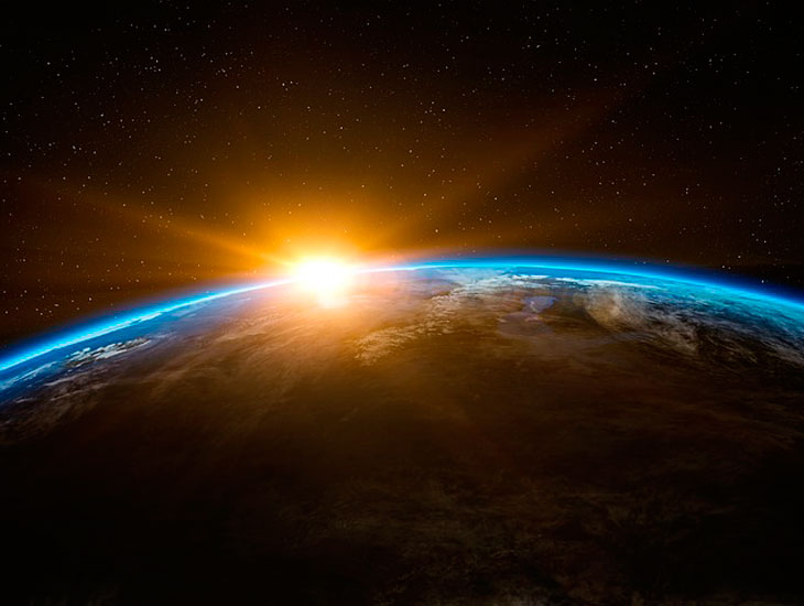 На орбите Земли заметили неизвестный объект с необычной траекторией На орбите Земли заметили неизвестный объект с необычной траекторией