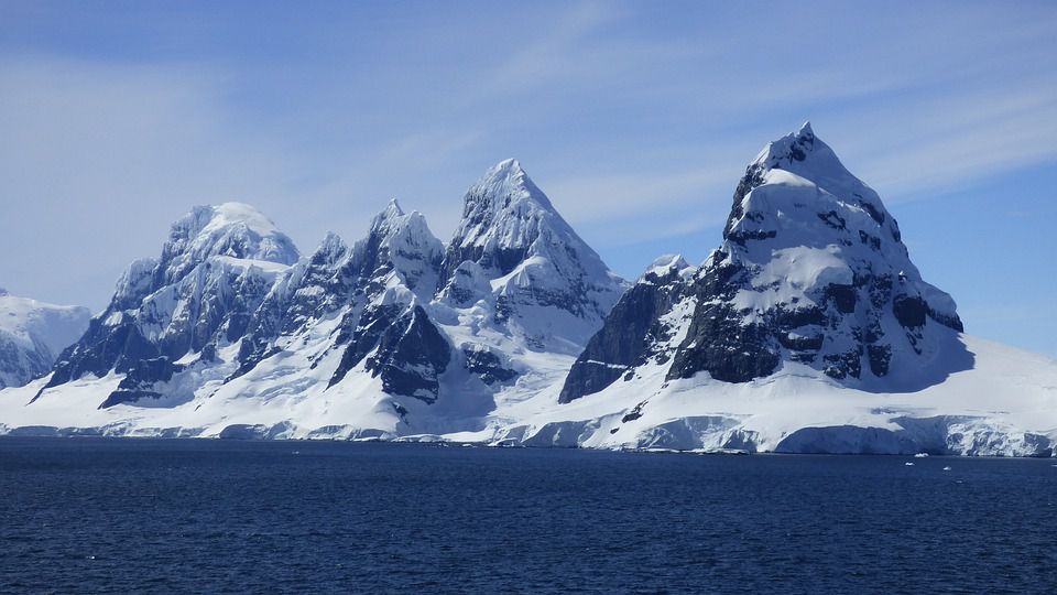 Ученые обнаружили в горах Антарктиды следы в виде свастики 