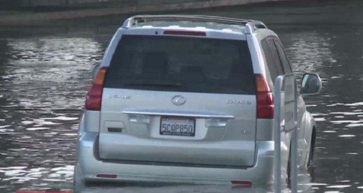 Шторм и наводнения терзают Калифорнию: есть жертвы Шторм и наводнения терзают Калифорнию: есть жертвы