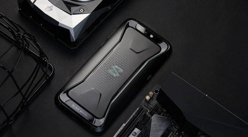 Xiaomi готовит новый геймерский смартфон Black Shark 2