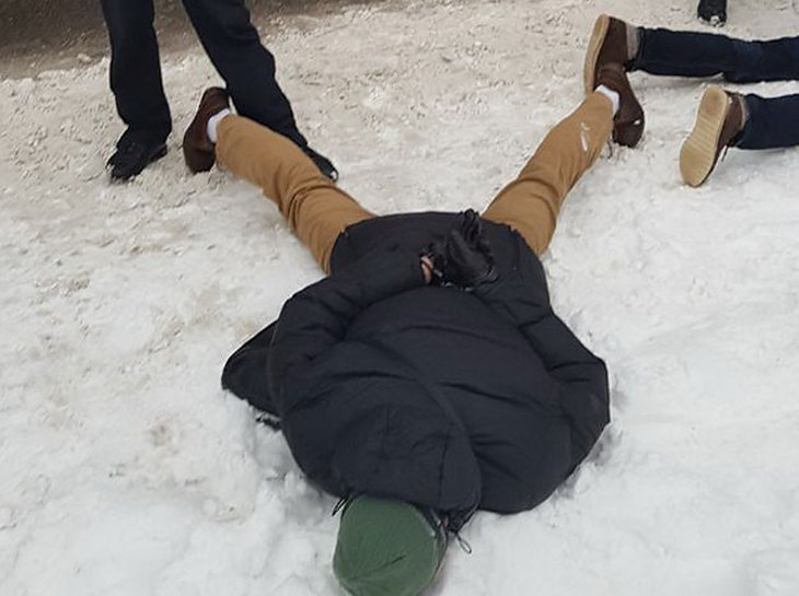 Трех парней с гашишем и амфетамином задержали в Ждановичах