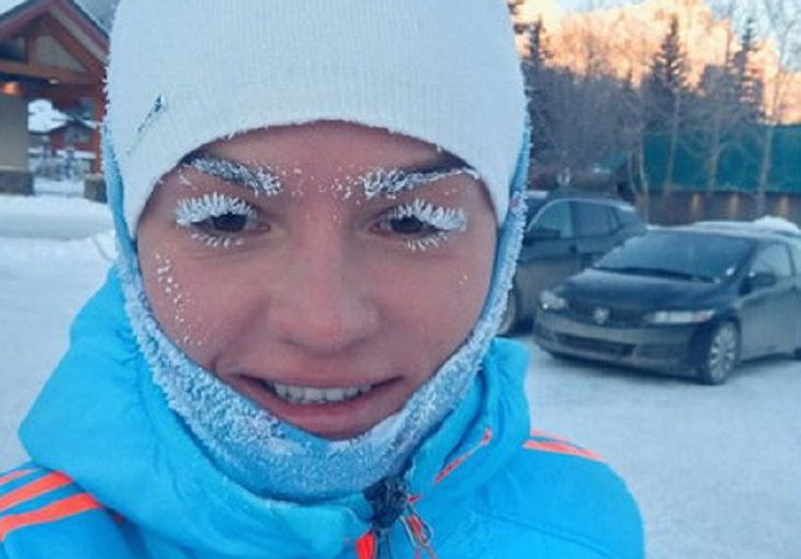 Лютый мороз в Канаде превратил белорусских биатлонисток в Снегурочек