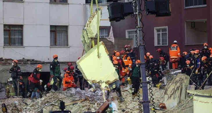 Обвал дома в Стамбуле: число погибших возросло до десяти