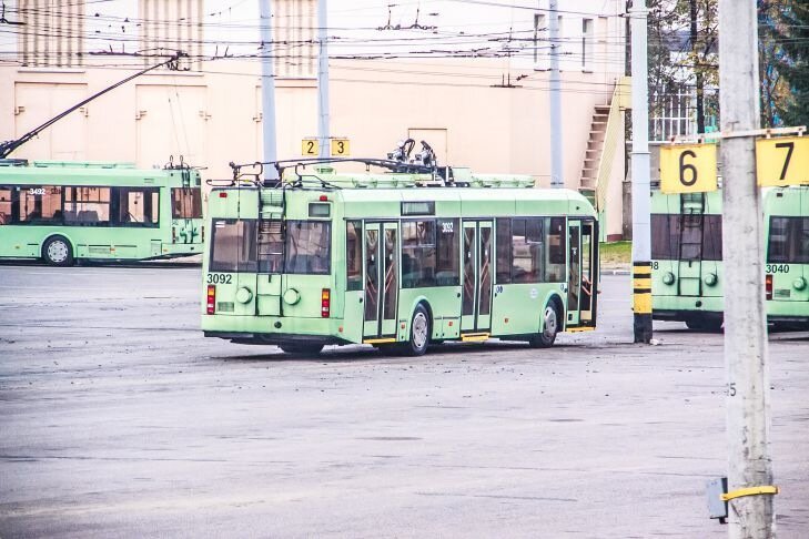 В Минске прорвало трубу: были проблемы с движением транспорта