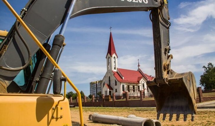 В карьере Витебского района загорелся экскаватор